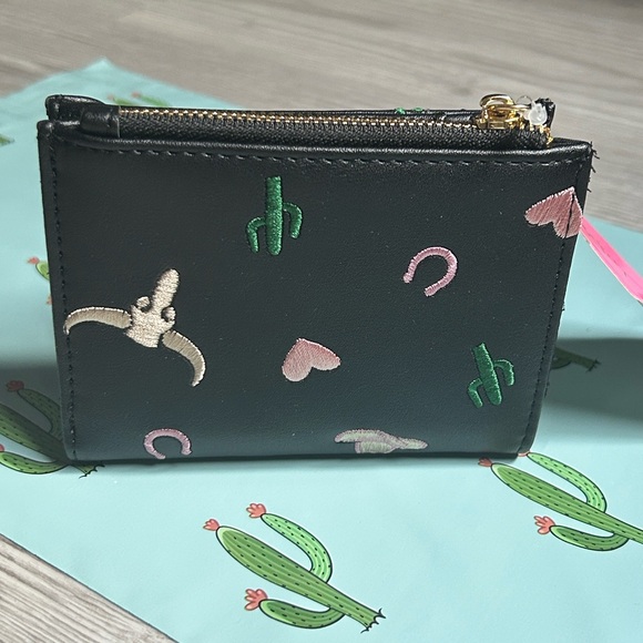 🌵Betsey Johnson Western Card Holder Wallet On Chain NWT - Picture 2 of 9